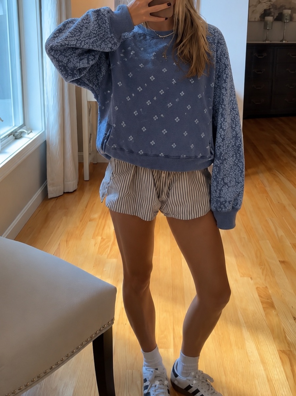 Aerie Blue Diamond Floral Pattern Crewneck XS boho Bandana Indie Cottage core